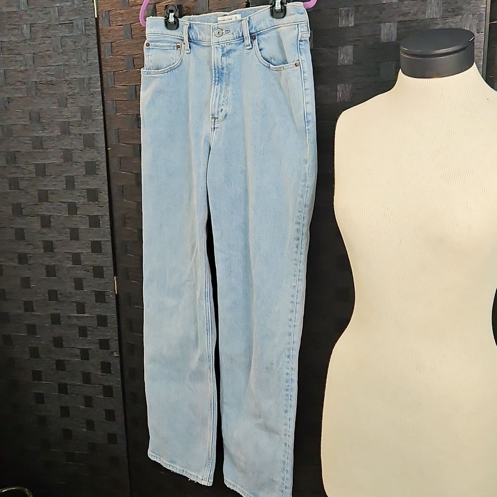 Abercrombie & Fitch The 90's High Rise Light Wash Jeans Size 29 (Size 8) - Picture 6 of 15